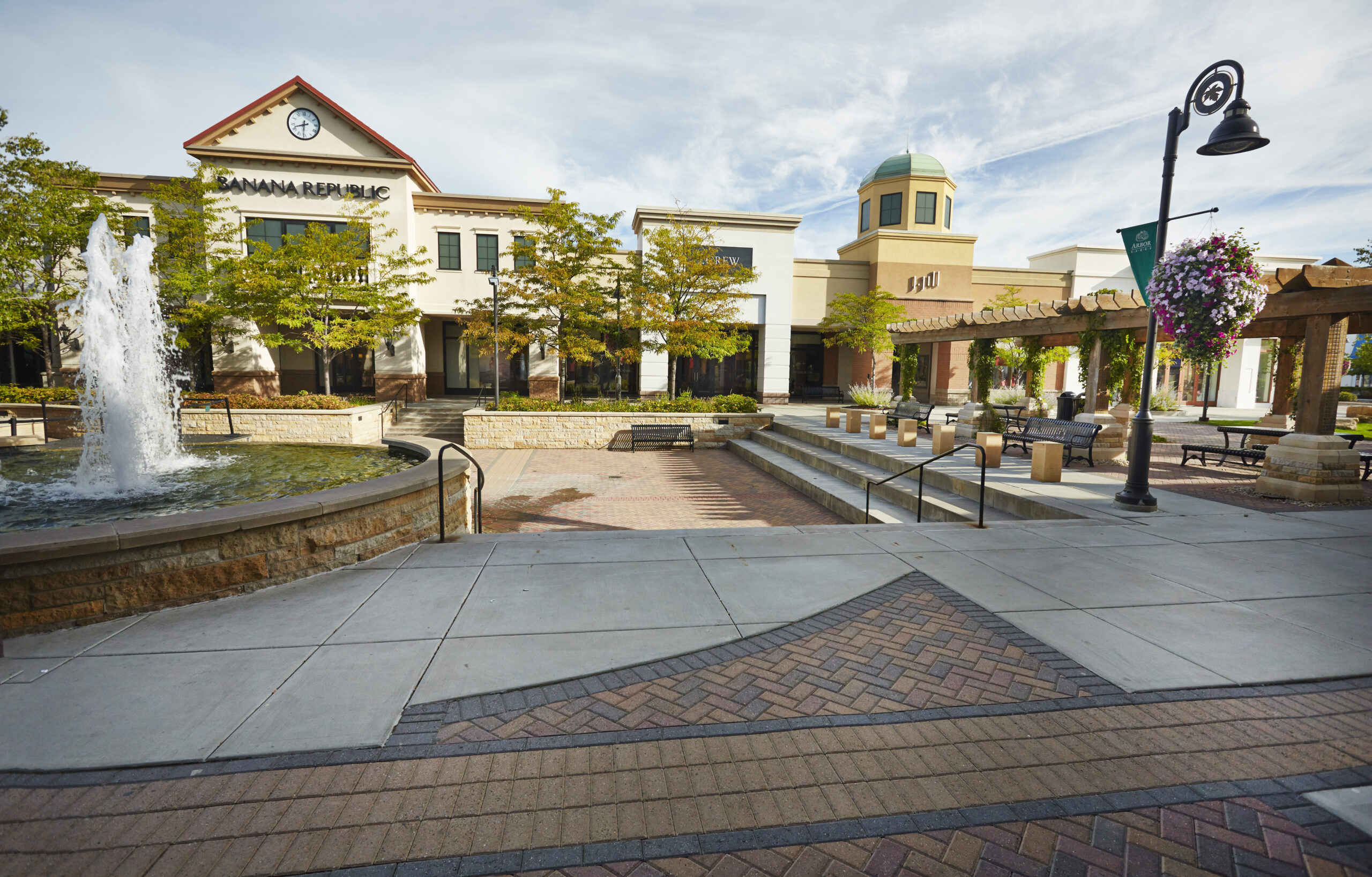 The Shoppes at Arbor Lakes Design Courtyard